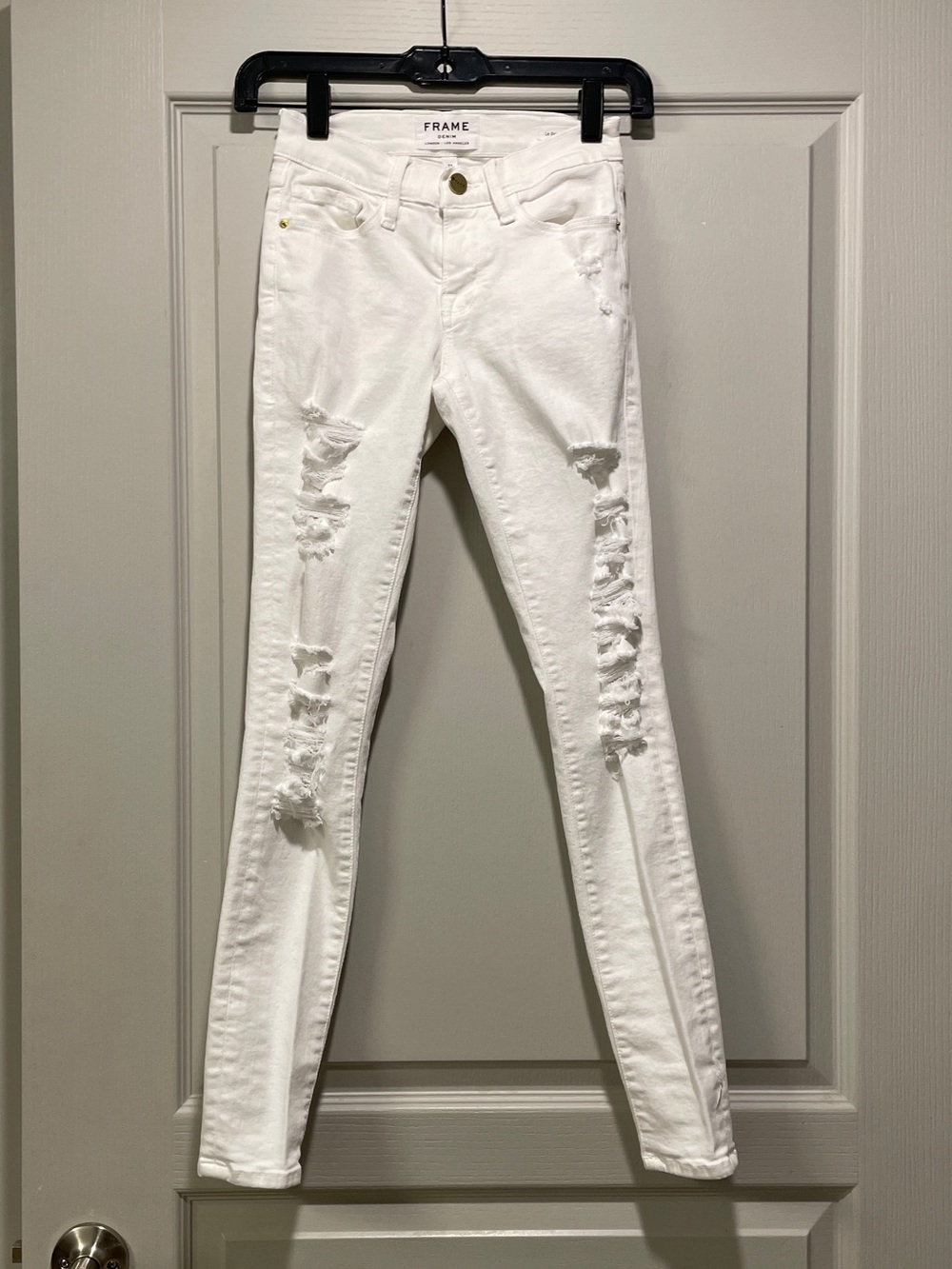 NWOT Frame Le Skinny de Jeanne White Torn Jeans 23